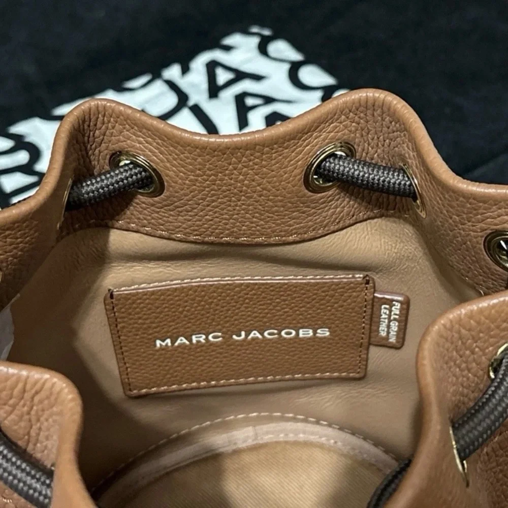 Marc Jacobs
THE BUCKET handbag - Picture 5 of 8